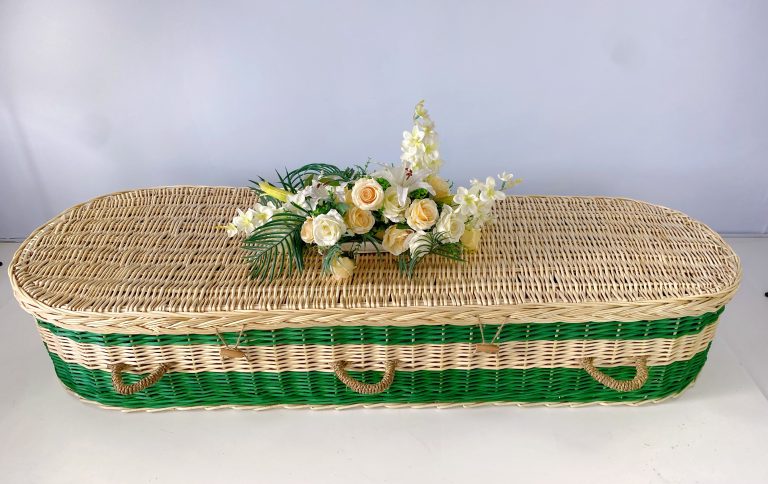 Le doux retour : Honorer la vie et la Terre avec les cercueils en osier de Linshu