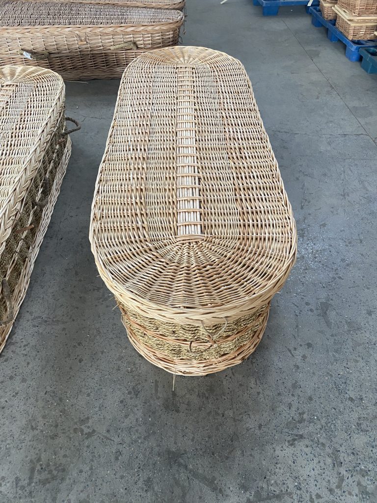 Un adieu en douceur : comment les cercueils tressés naturels relient les êtres chers à la nature